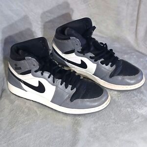 Big Boys Nike Air Jordan 1 Retro Black and Gray Sneakers Mid-Top Design